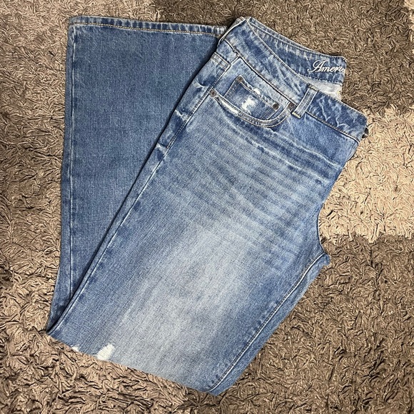 American Eagle Boyfriend Jeans Women’s Size 14 Distressed Ripped Medium Wash - Picture 1 of 9